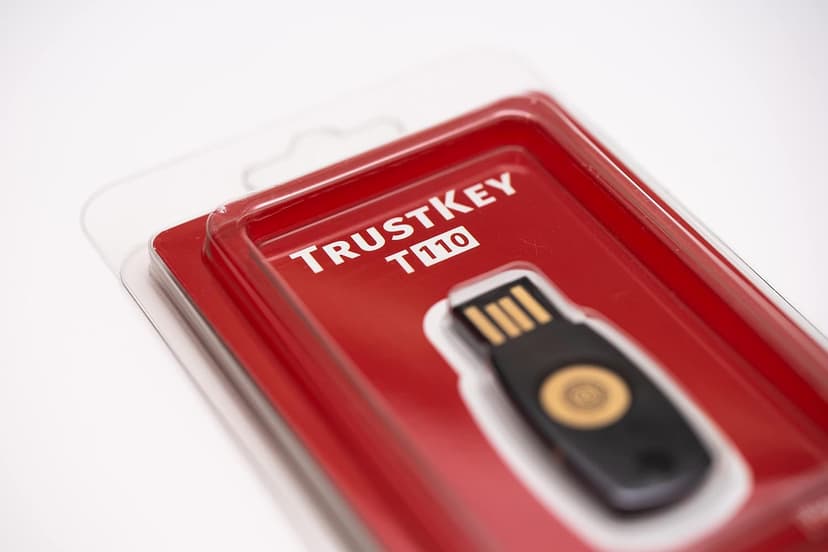 FIDO2 U2F Security Key Passkey Two-Factor Authentication (2FA) USB Key PIN+Touch (Non-Biometric) USB-A Type TrustKey T110