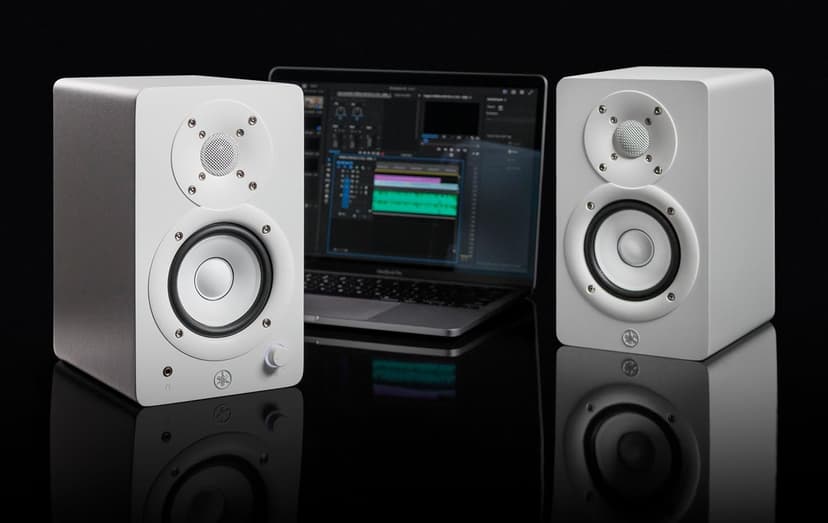 Yamaha HS3 Powered Studio Monitor in Black, Pair (HS3 B)